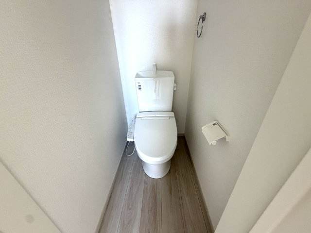 越谷市大道２期２号棟　新築戸建のトイレ|トイレが2つあることで毎日の順番待ちのストレスを解消。ご家族全員が快適に過ごせる嬉しい設備です。