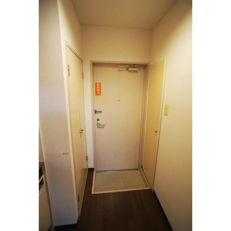 瑞江マキノビルの玄関