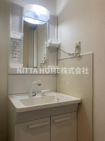 丹波市柏原町柏原のアパートの洗面所|身支度に便利な独立洗面台付き★
