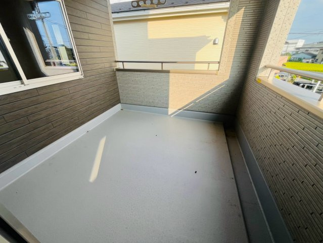 【Livele Garden】　栃木市都賀町平川　第１　全4邸のバルコニー|〇３号棟　バルコニー〇
屋根付きのインナーバルコニーなら、急な雨でも安心♪共働きのご夫婦にもおすすめの間取りです（＾＾）
2026年8月撮影