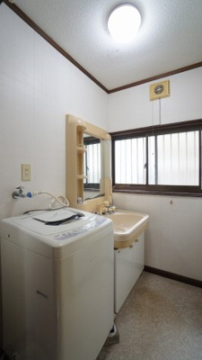 【独立洗面台】 | 可部町上町屋　５ＬＤＫ戸建て | ◎洗濯機置き場つき洗面脱衣室