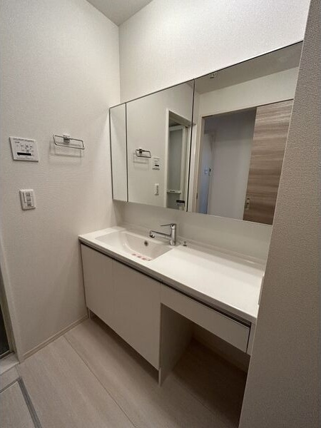 D-room灘北通の洗面所