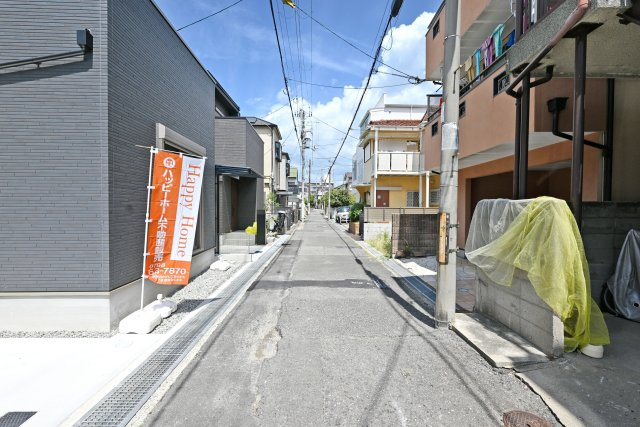 テラシエ東園田町3丁目新築一戸建て│4LDK+駐車１台可の前面道路含む現地写真|前面道路は東側4.0ｍ私道です。