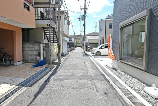 テラシエ東園田町3丁目新築一戸建て│4LDK+駐車１台可の前面道路含む現地写真|前面道路は東側4.0ｍ私道です。
