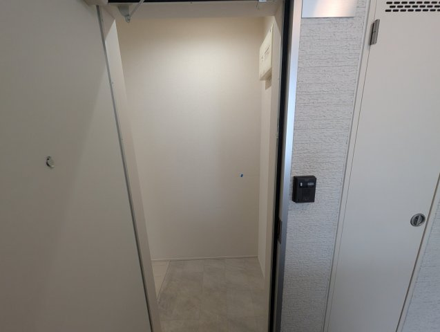 フジパレス西本町V番館の玄関