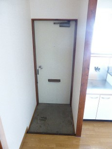 久米川グリーンハイツの玄関