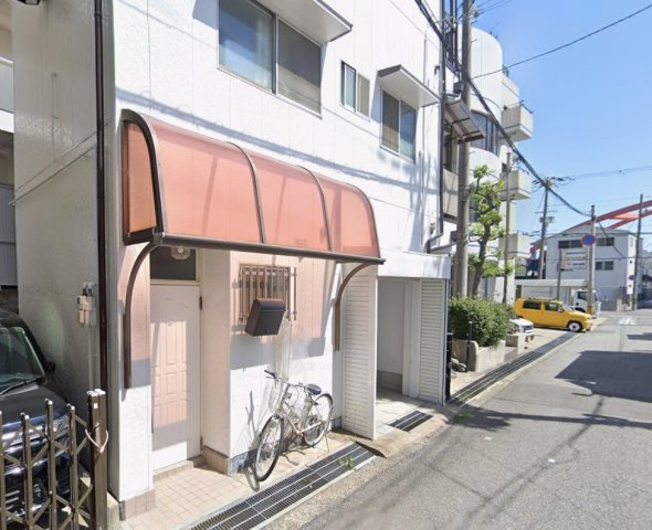 御影塚町1丁目の駐車場|便利な2台駐車可能　シャッター付き車庫・カースペース