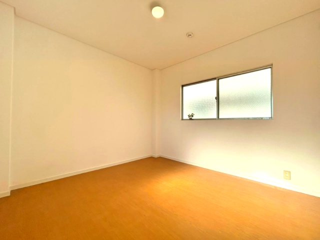 御影塚町1丁目の洋室|たっぷりの陽射しを確保する2面採光です