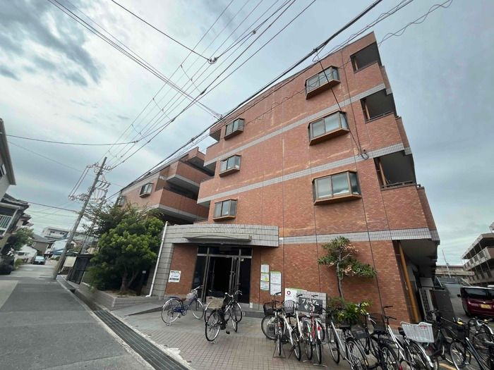 フリーダム中村の外観