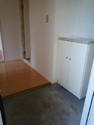 アンダンテAの玄関|※掲載写真は参考写真です。入居中のため、実際のお部屋と異なる場合がございます。現況を優先いたします。
