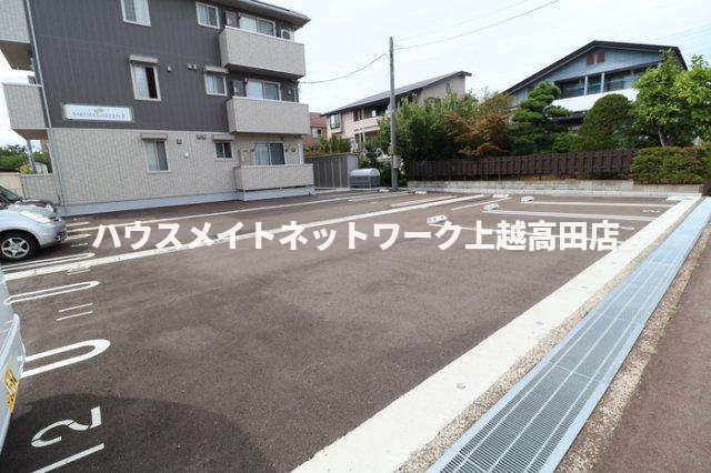 さくらガーデンⅡの駐車場|消雪付駐車場