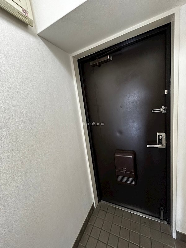 サンフラッツ東平の玄関