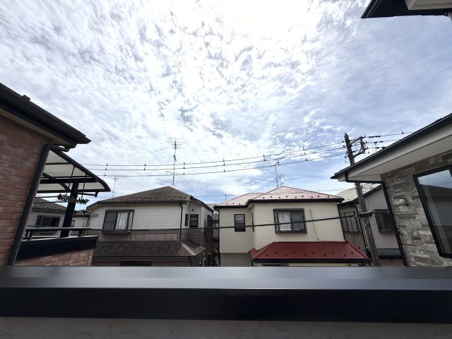 越谷市大泊２１期１号棟　新築戸建の展望|前方に遮るものがなく抜けた眺望。心地よい空と風を感じられる特別な場所です。
