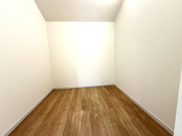 越谷市大泊２１期１号棟　新築戸建の収納|大容量のウォークインクローゼット。季節ごとの衣替えもスムーズに行えます。