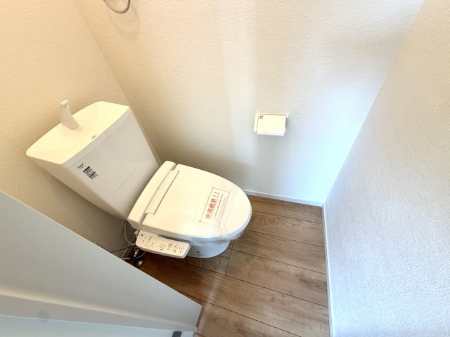 越谷市大泊２１期１号棟　新築戸建のトイレ|トイレが2つあることで毎日の順番待ちのストレスを解消。ご家族全員が快適に過ごせる嬉しい設備です。