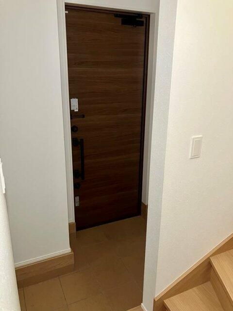 山王戸建の玄関