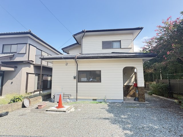 売中古戸建　沼津市小諏訪の外観|南向きで日当たり良好な2階建てです。カースペ－スもあり、落ち着いた住環境の戸建てです。