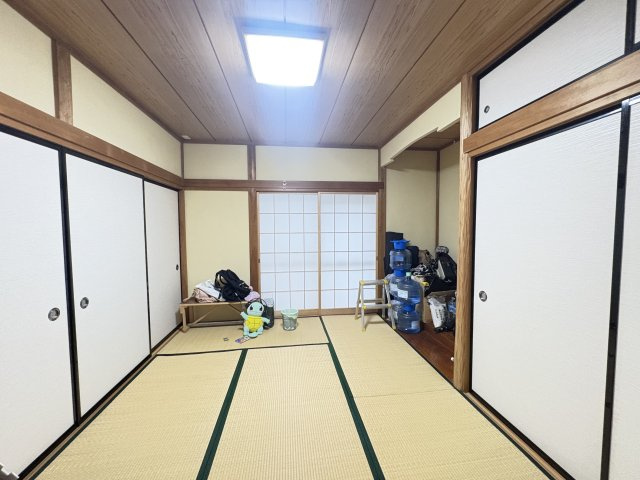 売中古戸建　沼津市小諏訪のその他|明るく落ち着いた和室です。畳の心地よさを感じられる空間です。
