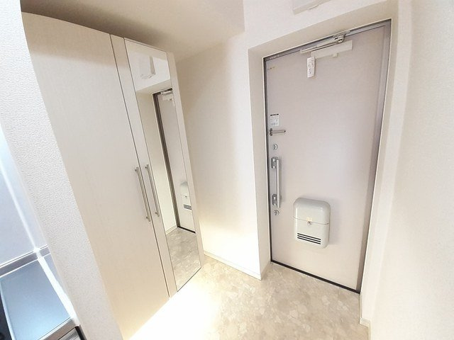 デルフィーノの玄関|毎日通る玄関はこちらです.
大型のシューズボックスで靴をたくさん収納できます。
