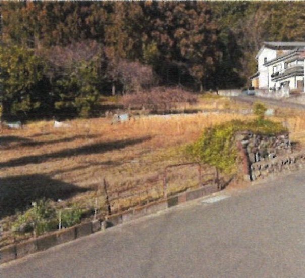 あきる野市小中野　売地の前面道路含む現地写真