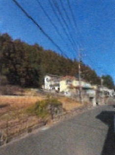 あきる野市小中野　売地の前面道路含む現地写真