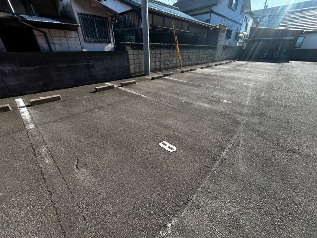 セレーノ本郷の駐車場