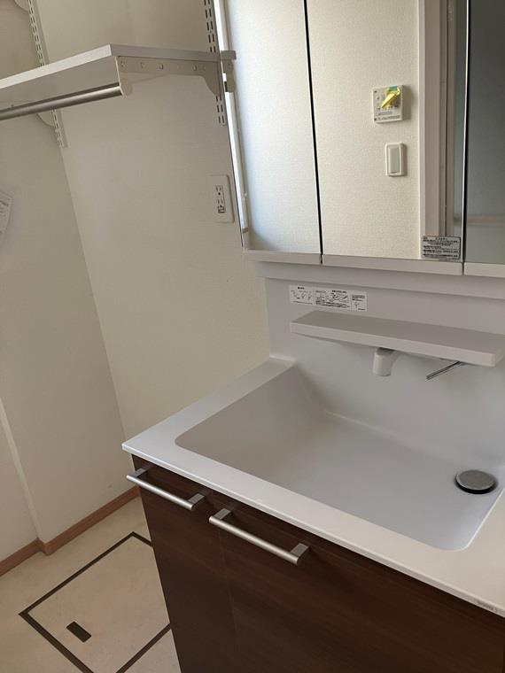 久が原戸建の洗面所|脱衣スペースもあります