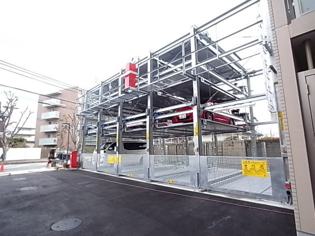 レジェンダリー甲子園浦風町の駐車場