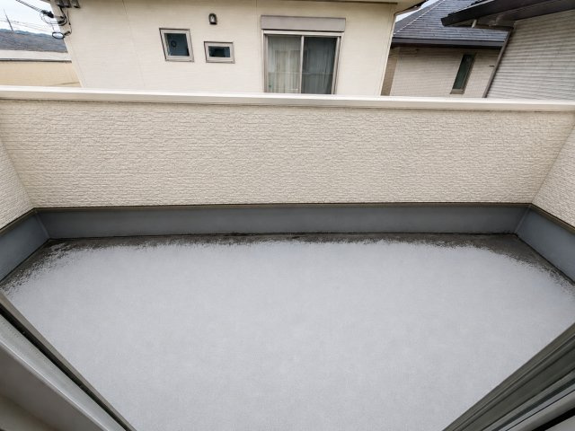 橿原市地黄町のバルコニー|陽当たり良好なバルコニーです　※家具・小物はAIで消しています