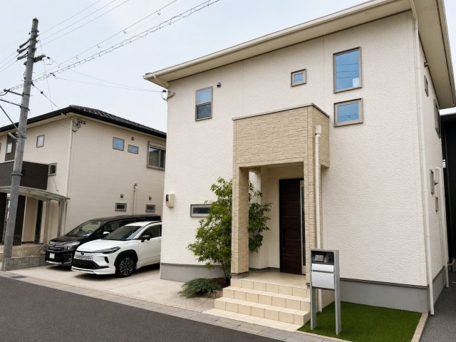 橿原市地黄町のその他|◆玄関までのエントランスも素敵です◆