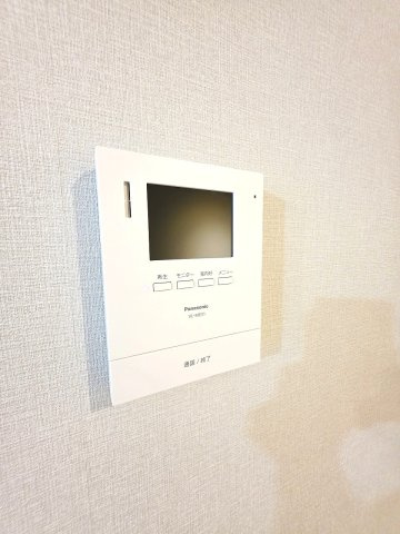 【セキュリティ】 | エクレール　ヨコハマ | エクレール・ヨコハマ　　　宅内にて来訪者を確認できる安心のＴＶモニターホン付き♪