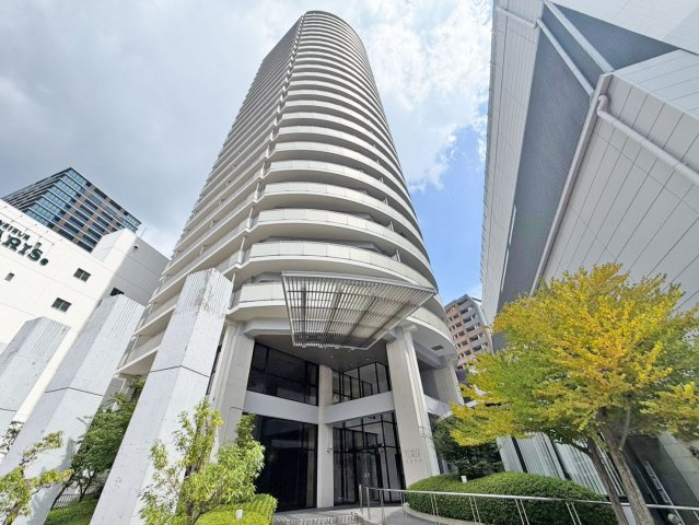 シティゲートタワー千里中央の外観|ご不明な税金・諸費用についても丁寧にサポートいたします。現地見学で、住まいのイメージやご希望をぜひお聞かせください。
