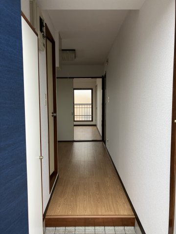 ジュネパレス足立Ⅱの玄関