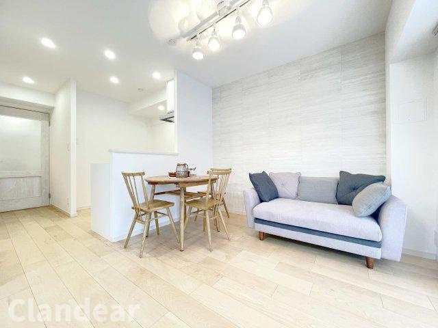 白鳥１番館ダイヤモンドマンションの居間・リビング|ドキドキの新生活も、安心してスタート。ぴったりの住まいを見つけませんか？クランディアが一緒に住まい選びをサポートします‼　まずは、お気軽にお問合せください　＃クランディア