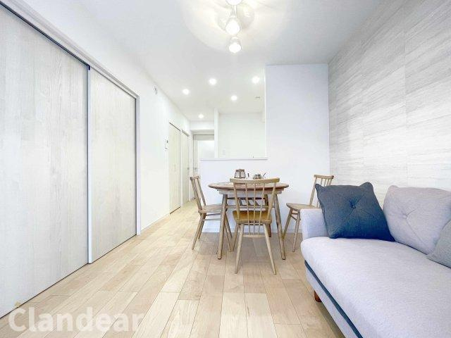 白鳥１番館ダイヤモンドマンションの居間・リビング|ドキドキの新生活も、安心してスタート。ぴったりの住まいを見つけませんか？クランディアが一緒に住まい選びをサポートします‼　まずは、お気軽にお問合せください　＃クランディア