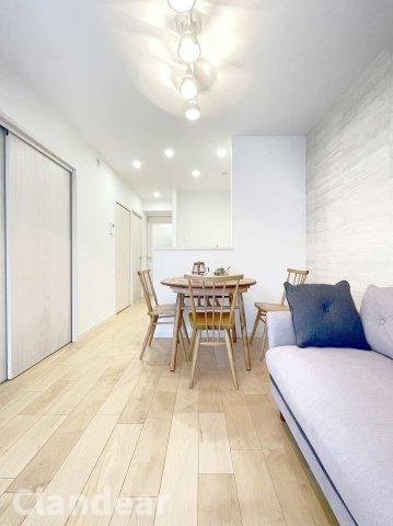 白鳥１番館ダイヤモンドマンションの居間・リビング|ドキドキの新生活も、安心してスタート。ぴったりの住まいを見つけませんか？クランディアが一緒に住まい選びをサポートします‼　まずは、お気軽にお問合せください　＃クランディア