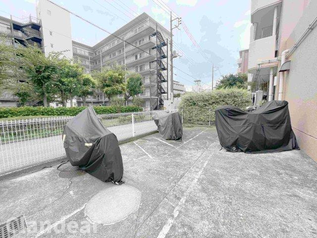 白鳥１番館ダイヤモンドマンションの駐輪場|ドキドキの新生活も、安心してスタート。ぴったりの住まいを見つけませんか？クランディアが一緒に住まい選びをサポートします‼　まずは、お気軽にお問合せください　＃クランディア