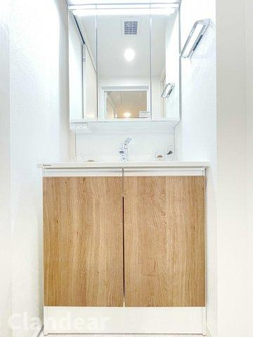 白鳥１番館ダイヤモンドマンションの独立洗面台|ドキドキの新生活も、安心してスタート。ぴったりの住まいを見つけませんか？クランディアが一緒に住まい選びをサポートします‼　まずは、お気軽にお問合せください　＃クランディア