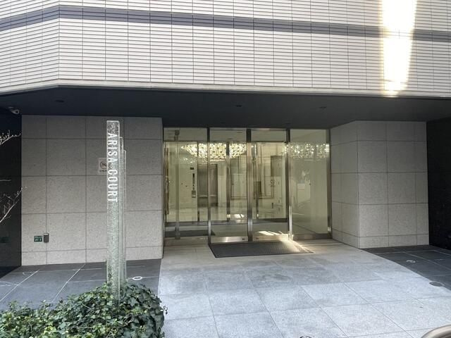 ＡＲＩＳＡ　ＣＯＵＲＴ（アリーサコート）のエントランス