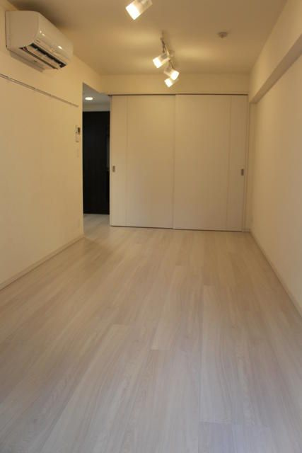 ＡＲＩＳＡ　ＣＯＵＲＴ（アリーサコート）の居間・リビング