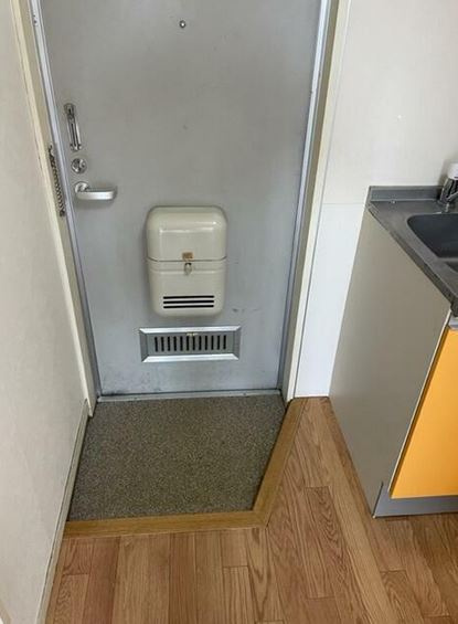 アネックスさかえの玄関