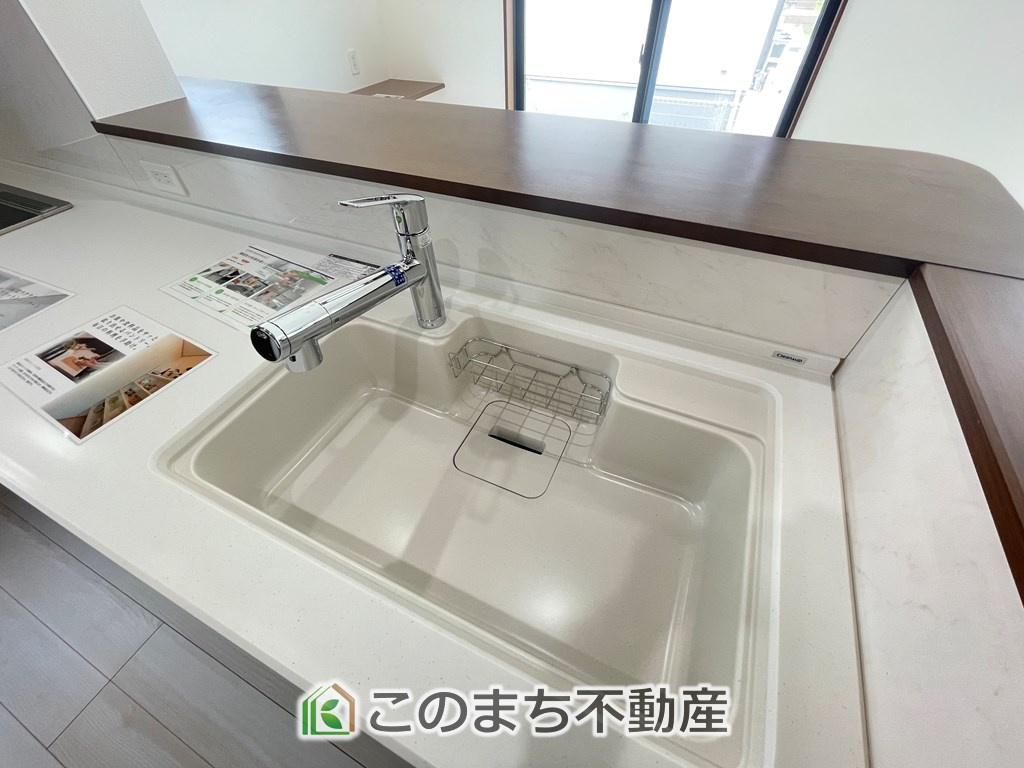 いろどりアイタウン那須塩原市埼玉26-P1のキッチン|同社施工物件の写真です。※建具やフローリング、その他仕様が違う場合がございます。
