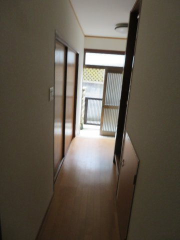西舞子貸家の玄関|ゆったりとした玄関です