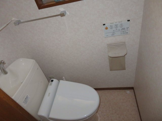 西舞子貸家のトイレ|コンパクトで使いやすいトイレです