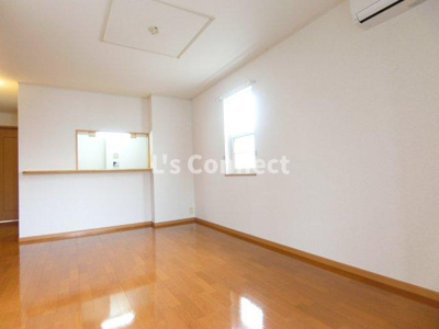 【居間・リビング】 | エレガンシアＢ棟 | 角部屋で２面に窓があります。