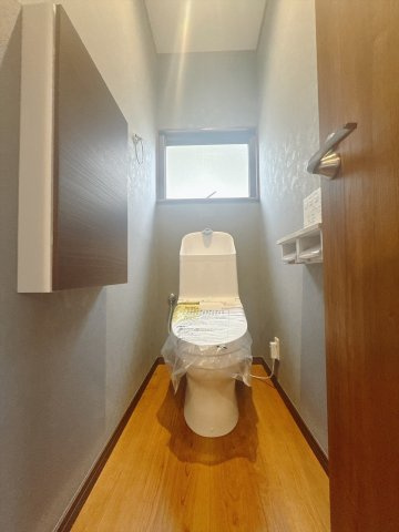 【中古戸建】前橋市横沢町のトイレ|■トイレ｜1階、2階にもトイレをご用意しております♪窓付きなので常に換気もでき、綺麗保てます♪