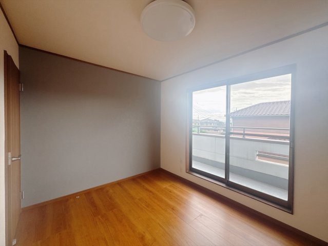 【中古戸建】前橋市横沢町の洋室|■2階洋室｜子供部屋のメリットは「自立心を養うことができる」「自分で整理整頓できるようになる」そして、お子様が成長した際には「プライバシーを確保できる」といい事だらけ♪