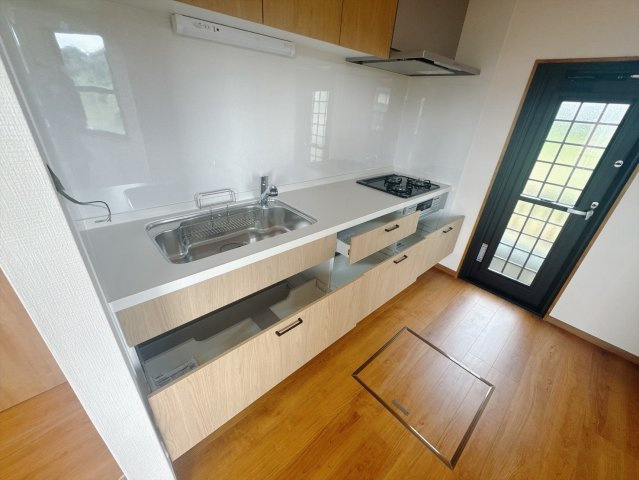 【中古戸建】前橋市横沢町のキッチン|■キッチン｜全スライド式収納キッチン♪お皿や鍋の出し入れもラクラクです（＾＾）！
