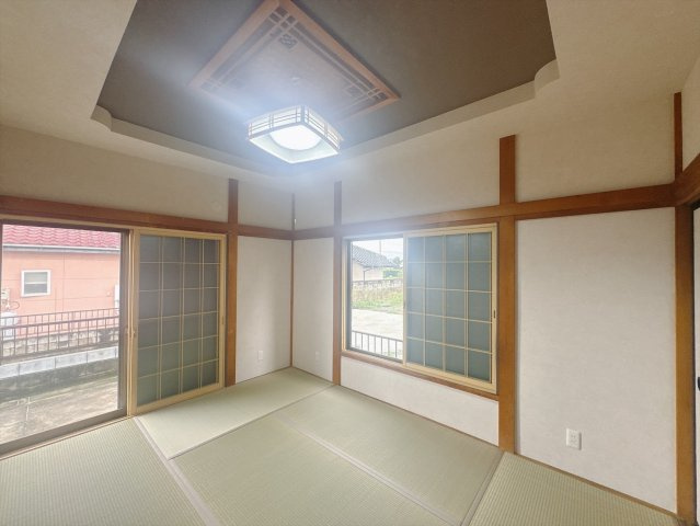 【中古戸建】前橋市横沢町の和室|■1階和室｜和室を書斎にしたり、冬にはコタツを敷いて家族みんなで年越しをするのもいいですね。家族みんなのお気に入りの空間になります♪