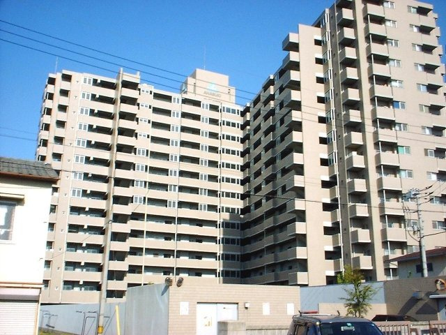 サーパス中須賀の外観
